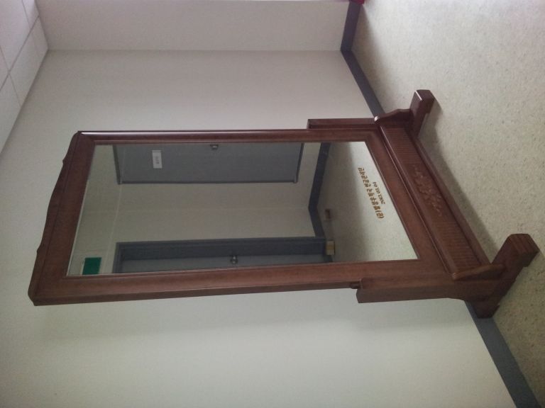 거울 좌경 견본